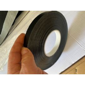 Bordatura adesiva per profili pannelli colore nero h.mm.10x50mt.RBPSN10